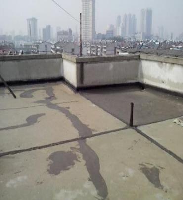 郑州市漏水维修 楼顶漏水是什么原因，楼顶漏水维修方法是什么?